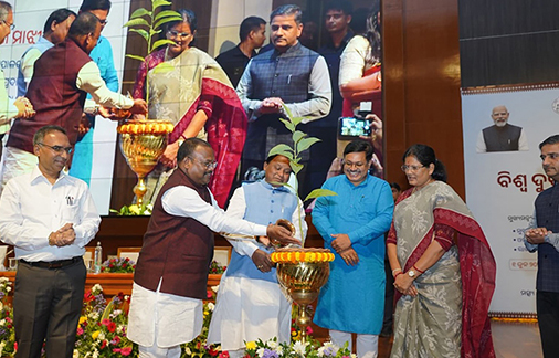 Good news for the dairy farmers of the state. From now on, the Omfed milk producers of the state will get 3 rupees more per liter from the government. Good news for the dairy farmers of the state. From now on, the Omfed milk producers of the state will get 3 rupees more per liter from the government.