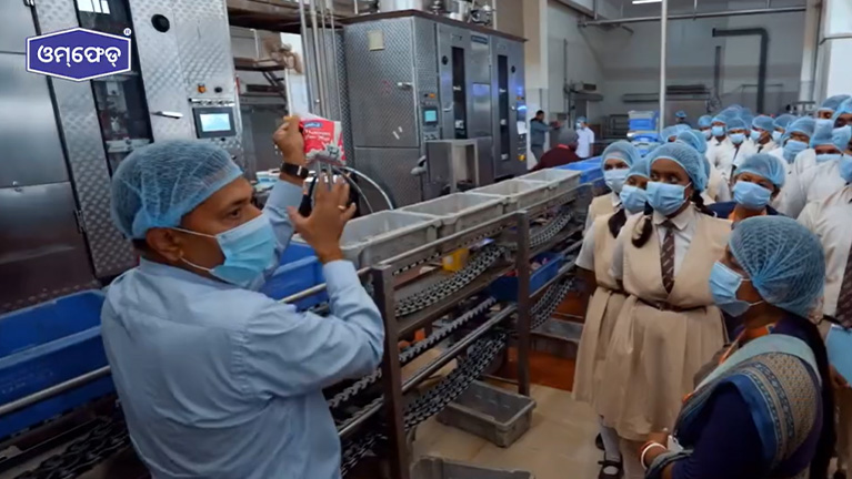 St. Xavier’s School Students Explore OMFED’s Arilo Plant